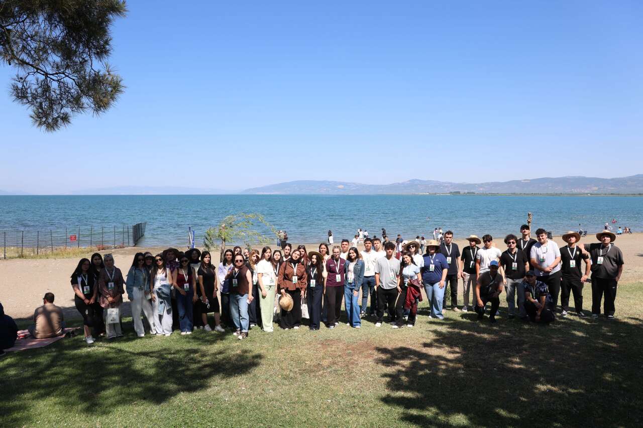 Kitabı okuyan, sınavı geçen YHT ile gidiyor! Konyalı liseliler kuruluşun şehrinde 8